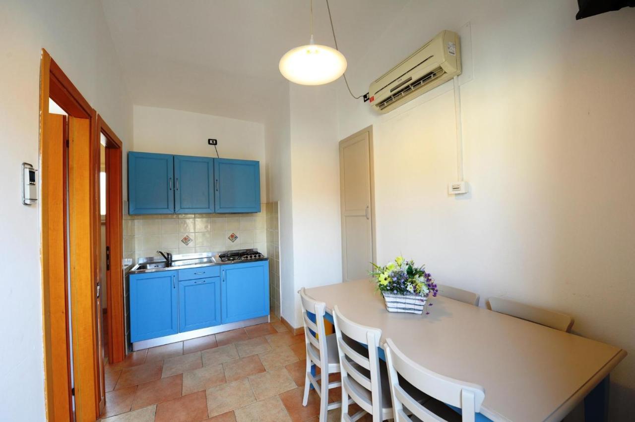 In 22099 Apartment *